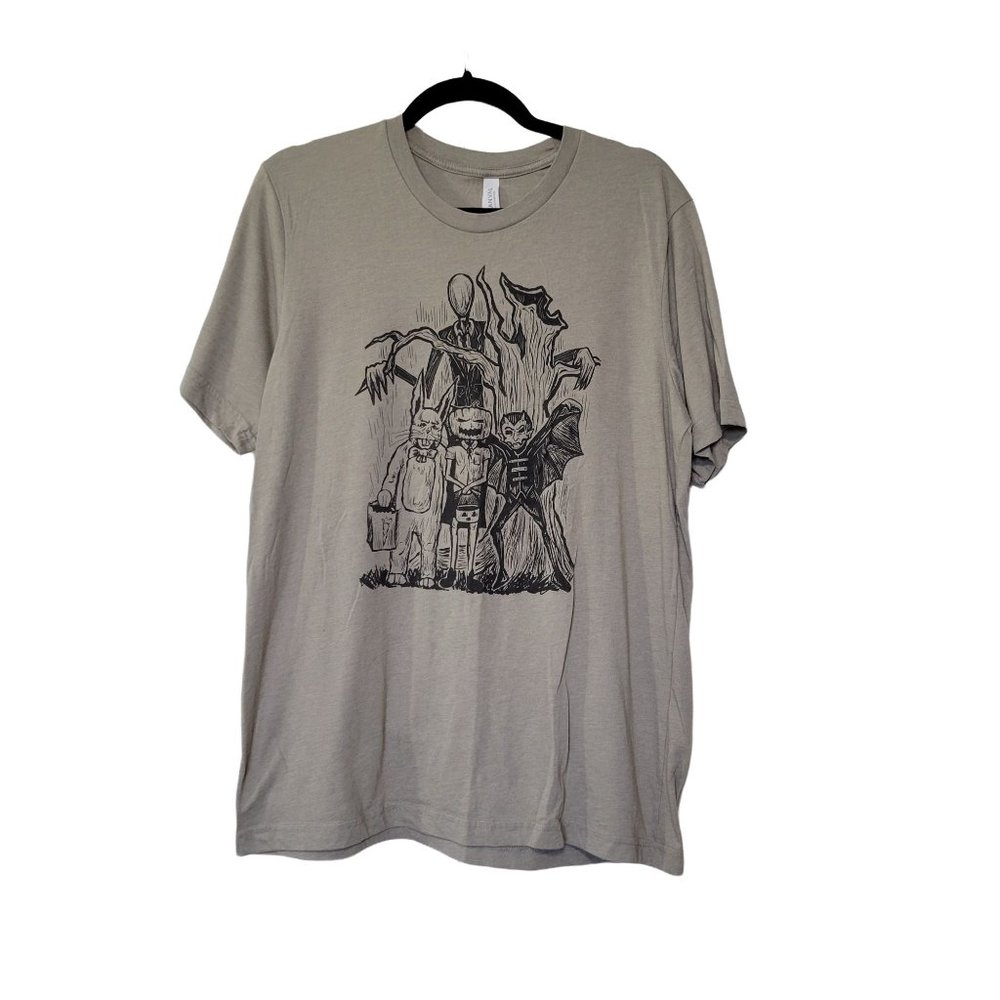 Short sleeve taupe graphic tee Halloween trick or treat Woman's size large 1154